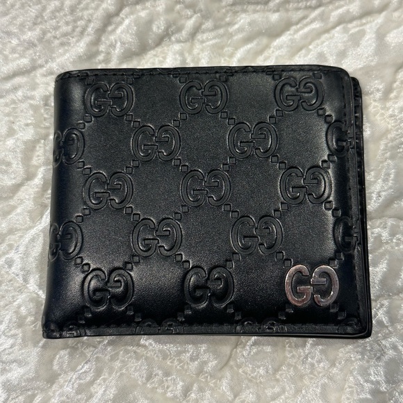 Mens Signature Gucci Wallet - Picture 1 of 6